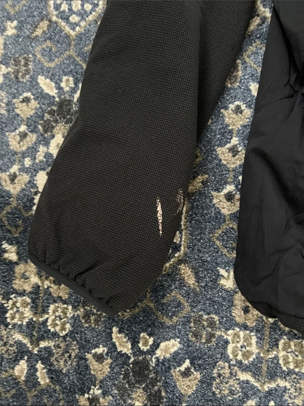 The North Face Black Men's Insulated Puffer Jacket - Picture 7 of 8